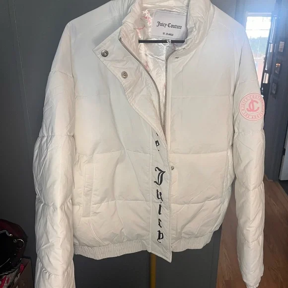 Juicy Couture White Puffer Jacket with Pink Emblem - Picture 6 of 7